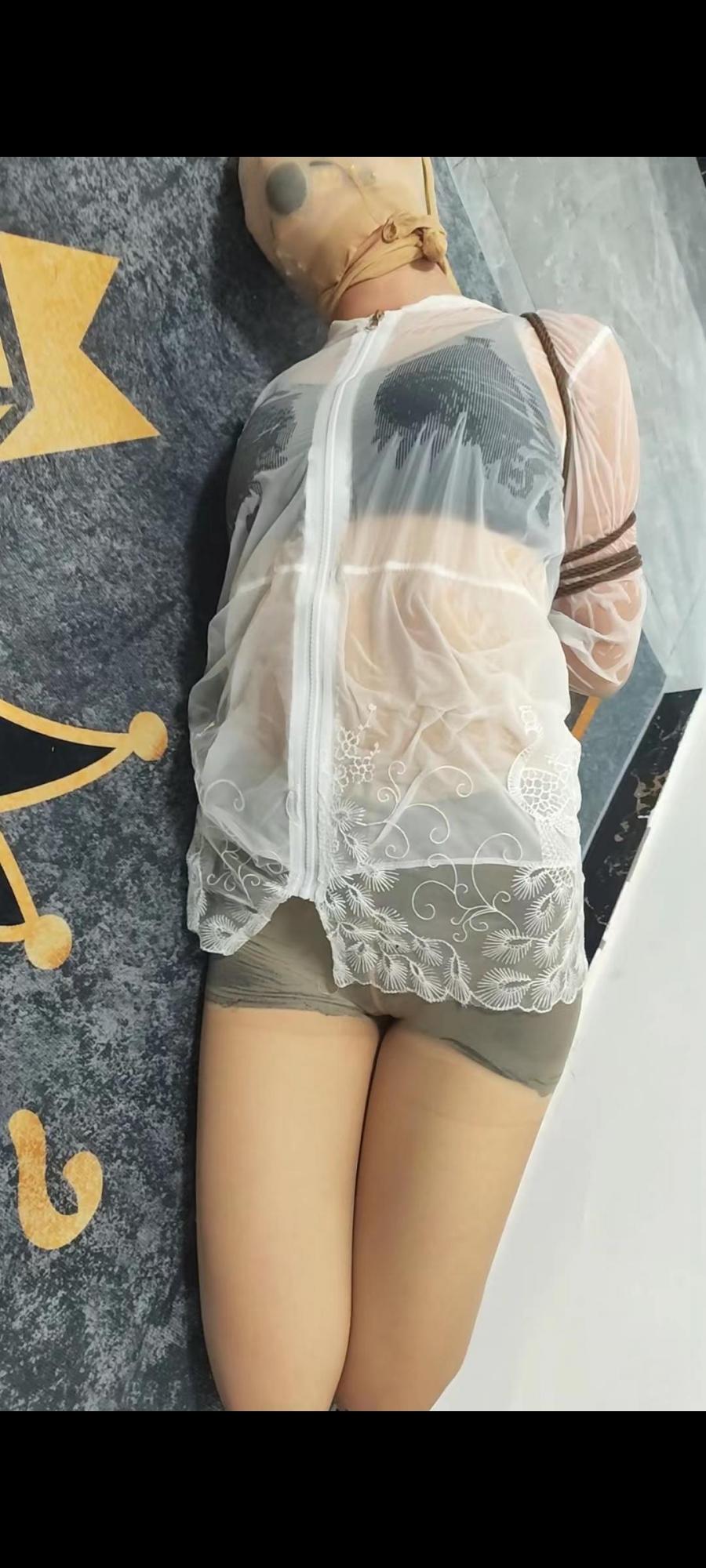 小赢 湿身驷马放置，短丝袜堵嘴-5