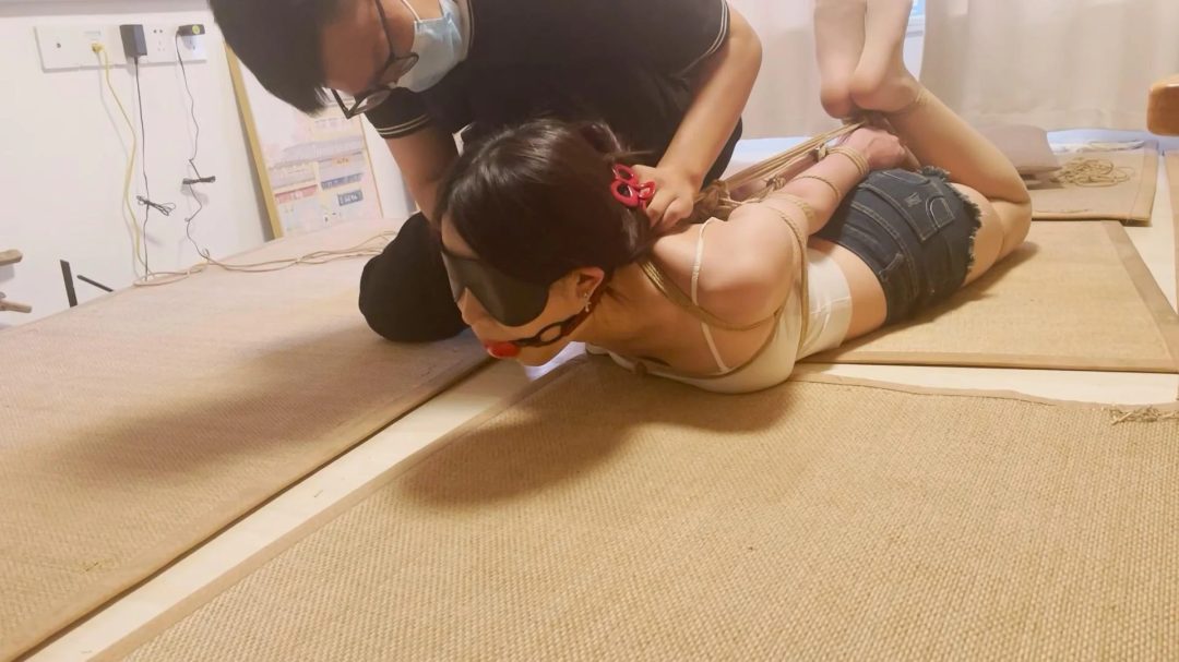 定拍奥特曼新模：身材非常好的妹子 一小时欧式直臂驷马紧缚放置-6