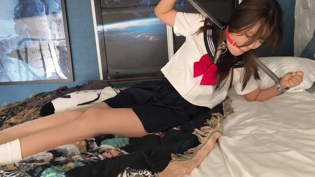校服美女被镣铐抓捕刑具拘束胶带束缚-6