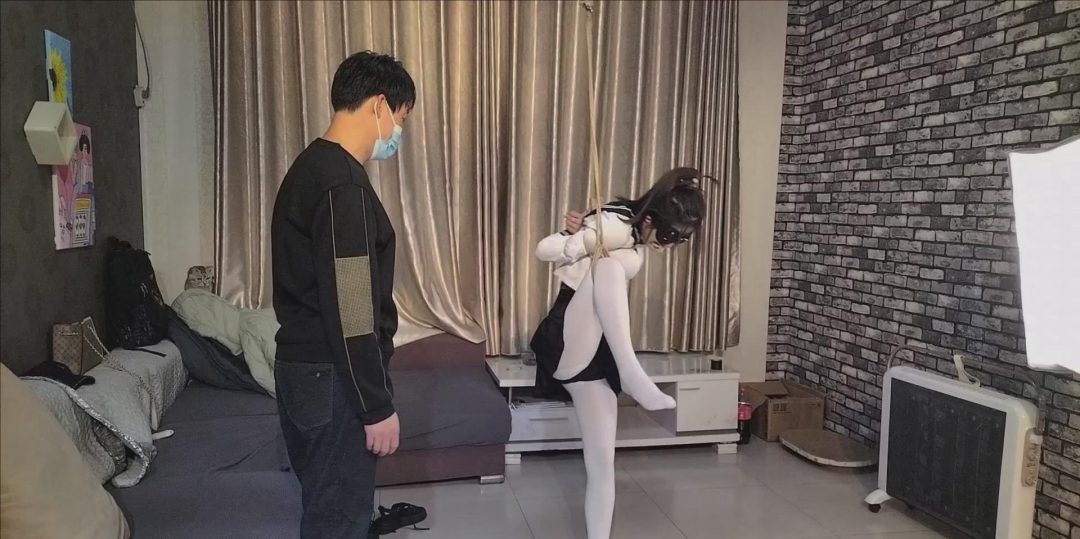 【蝶梦的特殊服务】单腿五花紧搏吊 口球丝袜堵嘴 眼罩蒙上了眼 鞭打-8