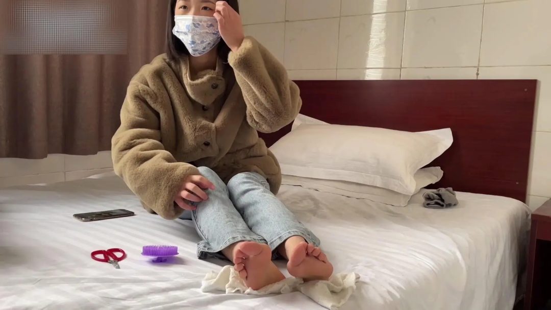晚秋原创 撕破学妹白棉袜tk嫩脚-3