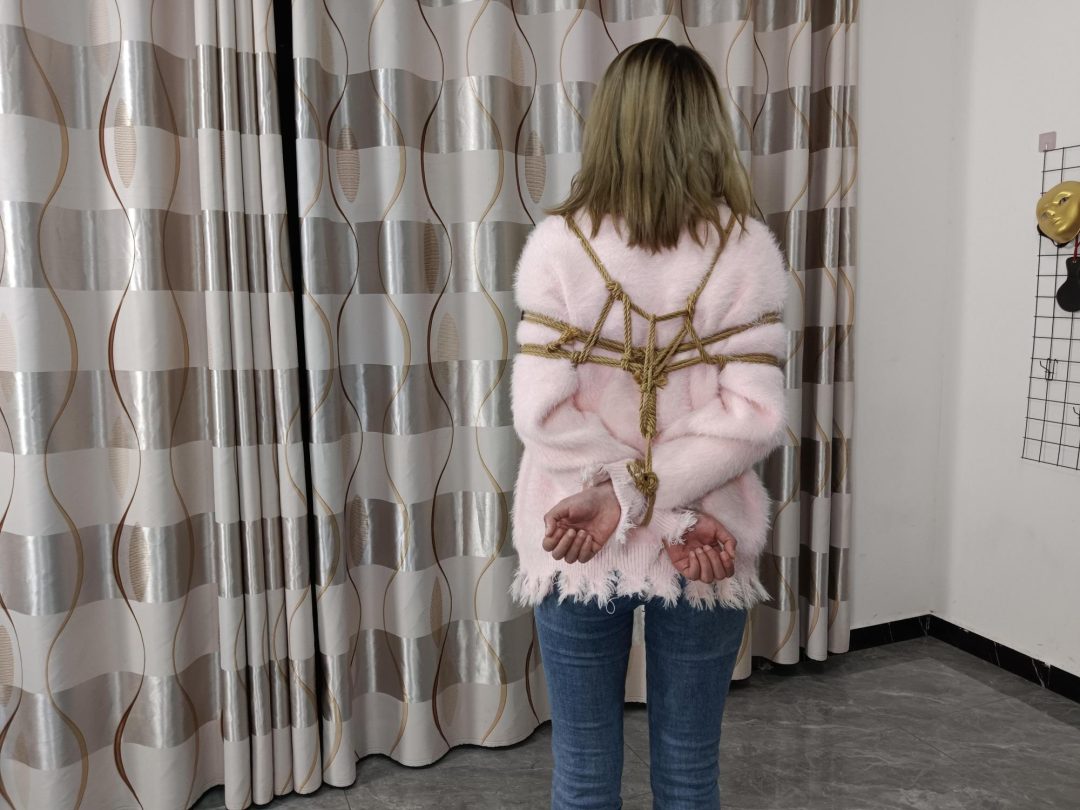 双女连缚股绳拔河（连缚 股绳 比赛）-3