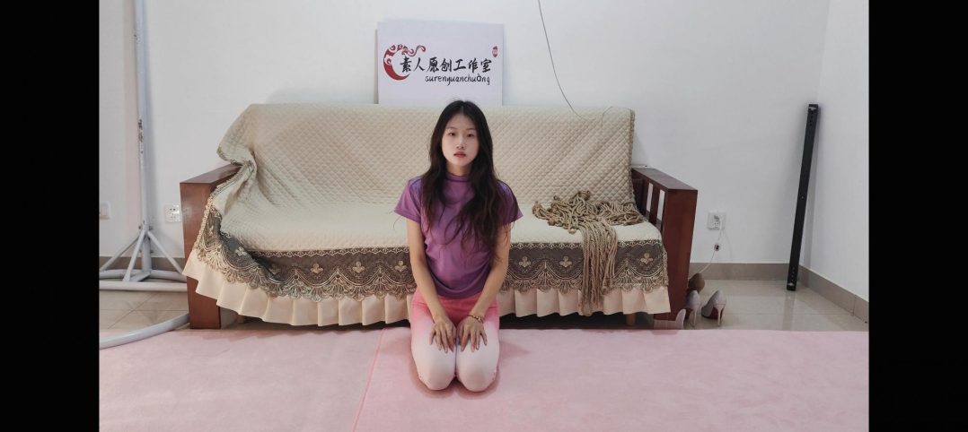漂亮美女瑜伽服白袜体验五花大绑极限驷马 小姐姐说疼得受不了感觉胳膊骨头断了-1