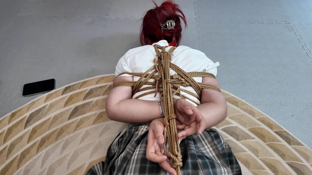 《依依脱缚挑战（二）驷马缚》原味堵嘴，依依一脸懵逼-6