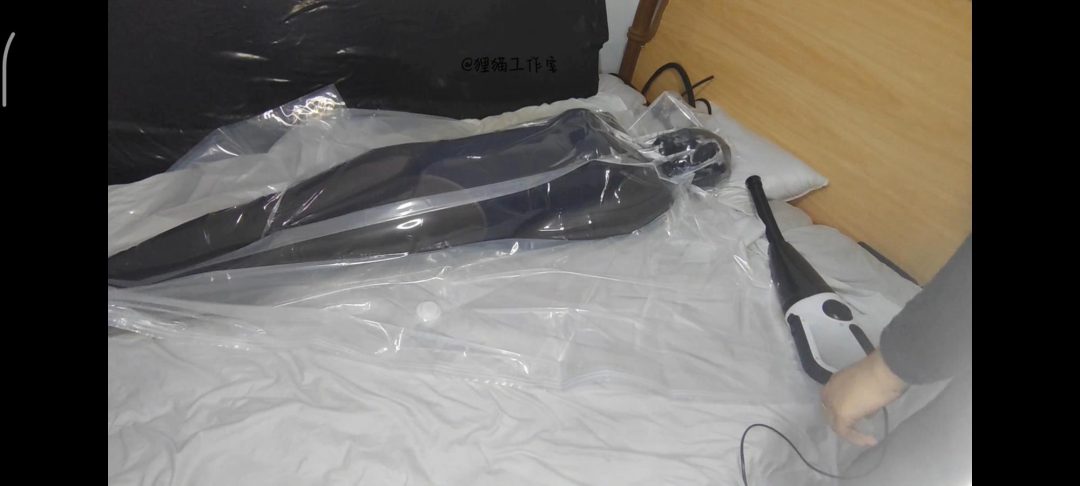 绞刑!多层丝袜睡袋全包,真空袋抽干!腰部衔接处彻底被缝合的丝袜全包!做永久的丝袜娃娃 下篇-6 绞刑!多层丝袜睡袋全包,真空袋抽干!腰部衔接处彻底被缝合的丝袜全包!做永久的丝袜娃娃 下篇-6