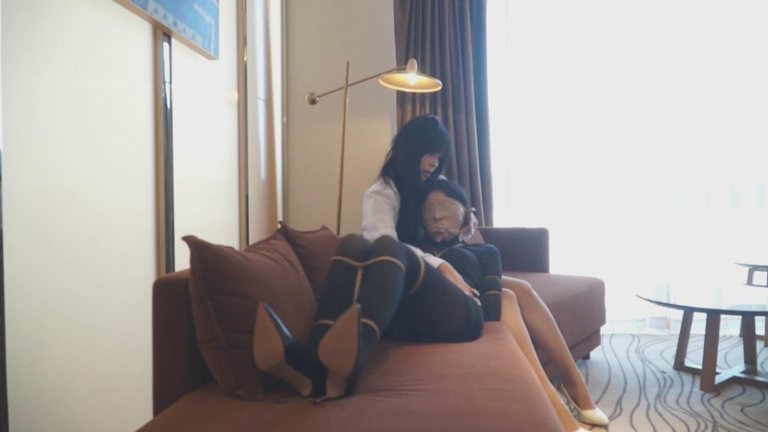 逍遥精拍作品《冒牌家政下集》，终于字面意义的将坏人绳之以法，并蒙眼堵嘴-6