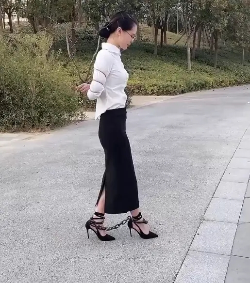 高挑气质女白领定排-1