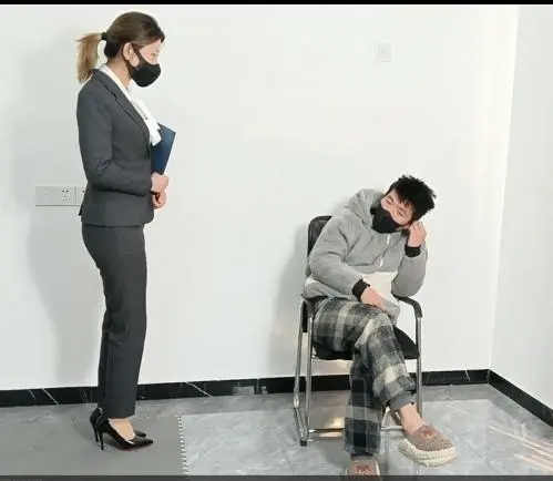 翘臀女销售（SP 踩踏 侮辱）-2