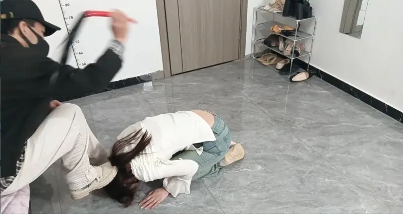 下贱的女神（新模特败犬，SP。钻夸，凌辱，舔脚）-5