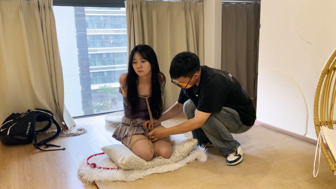 奥特曼定拍：肉感新模直臂跪缚放置 带着大口球流口水-6
