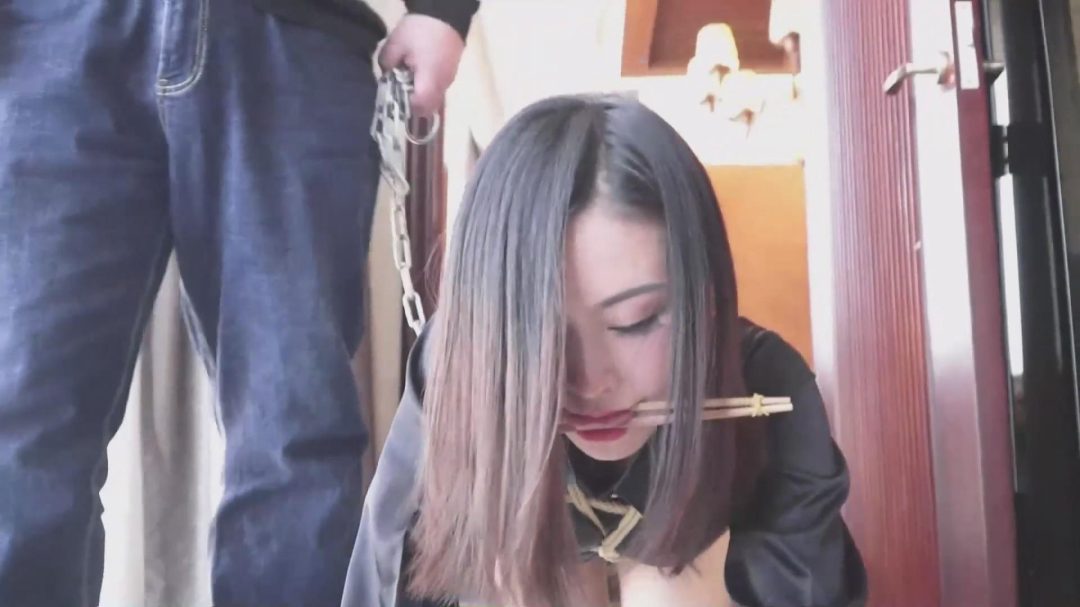 逍遥大制作无水印版《套牌大合集》，打牌出老千的美女，会受到怎样的严厉惩罚呢？-5