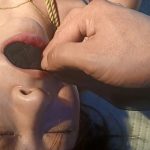 美胸妞妞试镜第三季，原味黑丝的堵与封，堵嘴的黑丝是自己和别人穿过的，当时挺抵触，结果还挺享受的样子，扭得停不下来
