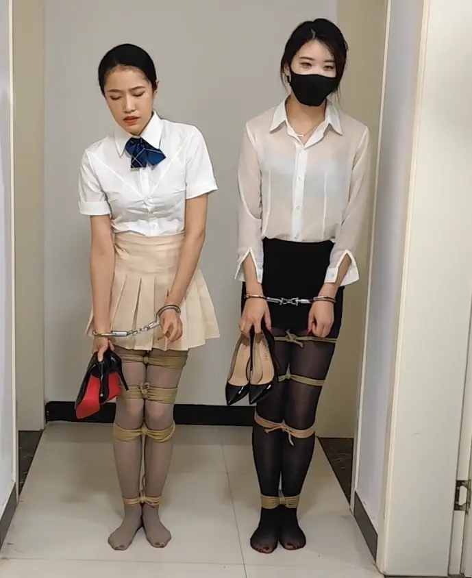 束缘阁 杨蕊 雅熙 一条铁链双铐吊手腕-2