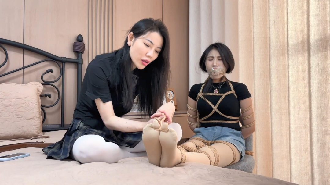 柳洋、恩可主演DID剧情片《室友奴隶》（下）被捆绑监禁折磨的女孩反攻室友，以彼之道还施彼身！-7