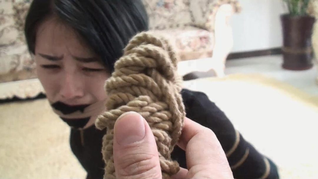 逍遥定拍~猥琐男第一人称视角持枪入室劫持大美女韩懿01;原味堵嘴,迷晕,白丝TK-11