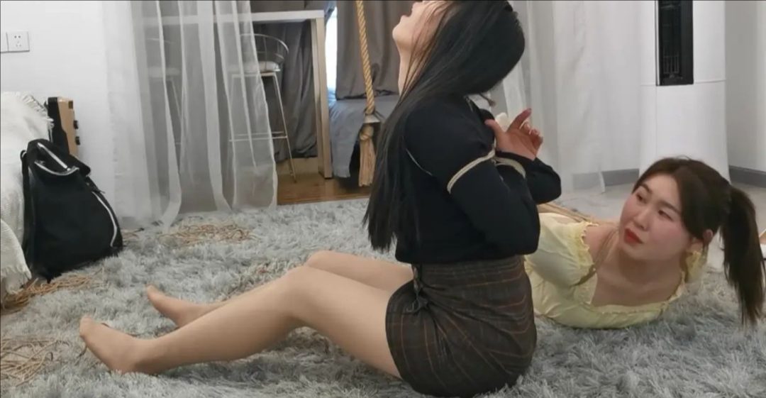 奥特曼：年前约的一对闺蜜-1