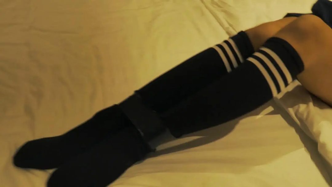 JK制服长腿妹子体验束缚挠脚TK-6