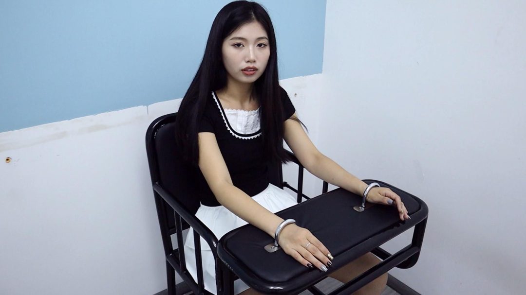 小欣 假自首瞒报 被严厉审讯审判处决 挠脚挠全身TK 手铐脚铐脚趾铐-9