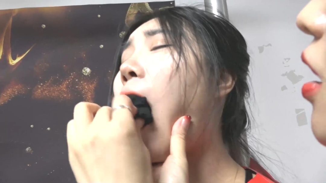 逍遥定拍.劫中劫02. 凶残的女老赖解脱绳缚怒绑两个女小偷,4人木乃伊缚-12