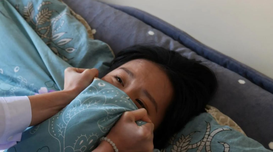 女X工捂闷女兵强取文件-3