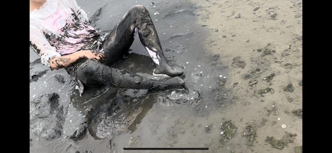 甜lo白丝臭水沟打滚调教 无惧路人-3