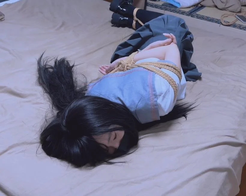 被捆绑的JK女孩-2