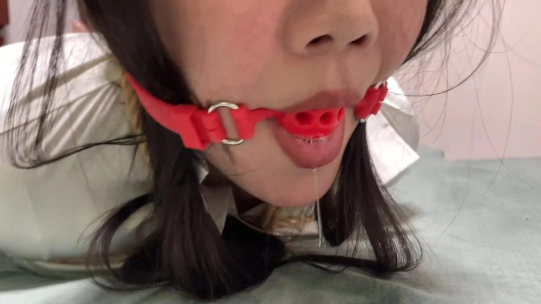 《网瘾少女吴晗》妈妈李然、女儿吴晗联手演绎，40分钟一次上传，值得一看。-12