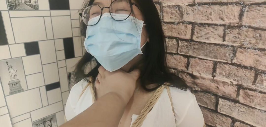 新来的小M小鱼 胸大 戴眼镜巨反差 真空拍摄 喜欢刺激玩法-4