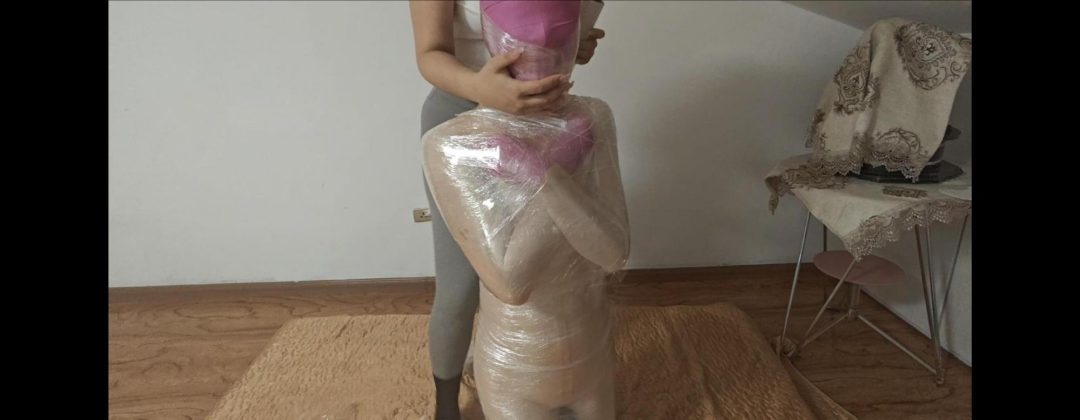 女M保鲜膜全包,堵嘴,头部多层包裹上锁控制呼吸,胶带捆绑,踩踏坐脸玩弄-4 女M保鲜膜全包,堵嘴,头部多层包裹上锁控制呼吸,胶带捆绑,踩踏坐脸玩弄-4