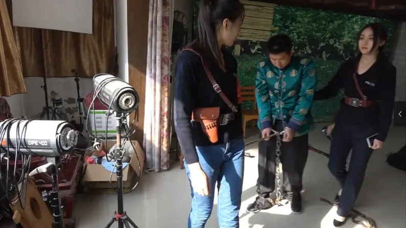 梦圆影视 三少女审问恶少-7