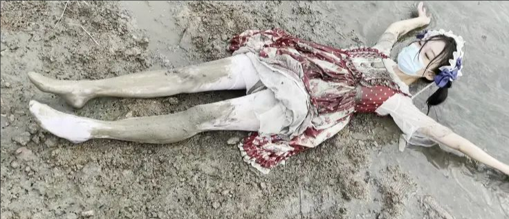 白丝lo娘滩涂玩泥 小公主变小泥人-5