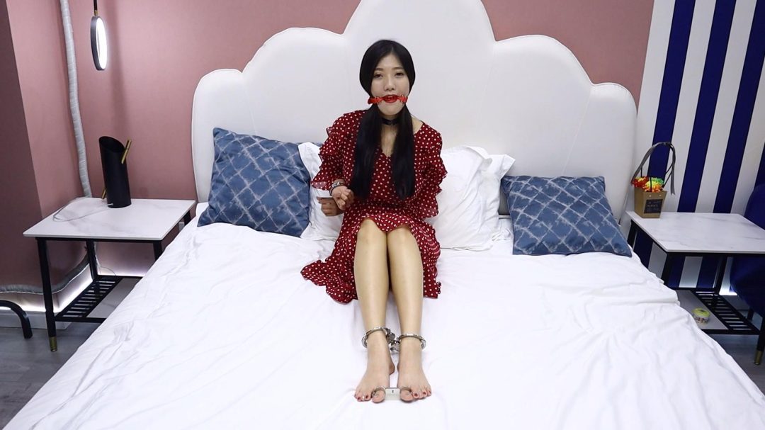 理工妹子莎莎讲述戴镣铐挠脚心TK感受1 手铐脚铐脚趾铐 本期内容以各种镣铐姿势+妹子感受为主-8