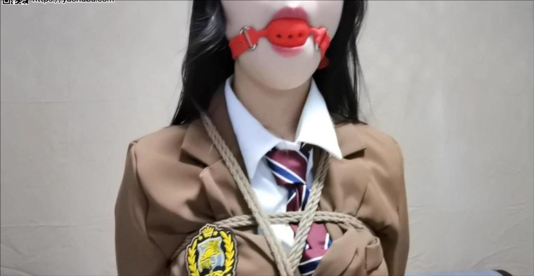 优秀新人可儿，黑丝JK少女第四集：口舌训练的搬运目标完成很给力，特殊的奖励，手铐、TT、口球、红唇、娇喘的魅惑、逐渐深入的TJ游戏，迷失的少女-7