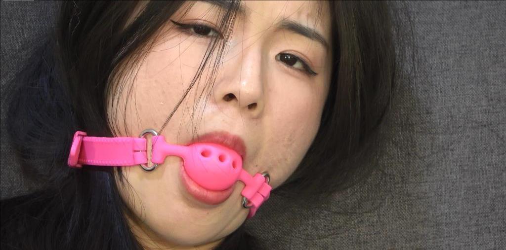 入室劫案之邻家小妹绑架案 牛仔美女小狐狸紧缚挣扎-10