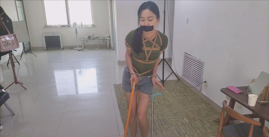 精致定制作品《自作自受3》上 女人贩绑架白领反遭绑-5