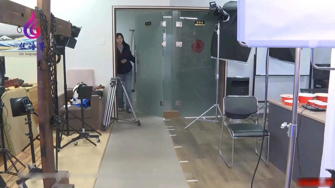 《濒临底线》 尔尔-8