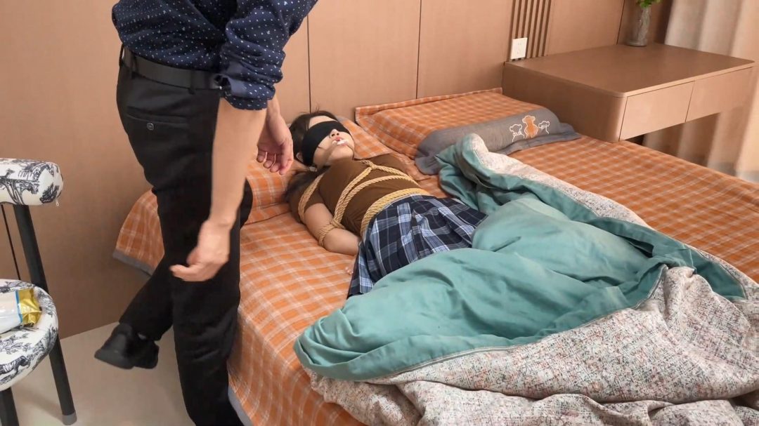 DID剧情片《租房有风险》（下）恩可主演，女孩被长时间捆绑监禁+酷刑折磨，榨干所有财产，被加固捆绑的她能否逃出生天？-1