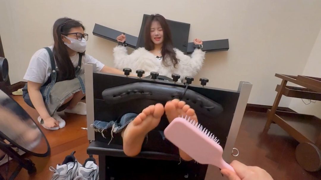 笑到痛苦的超可爱大学妹-3