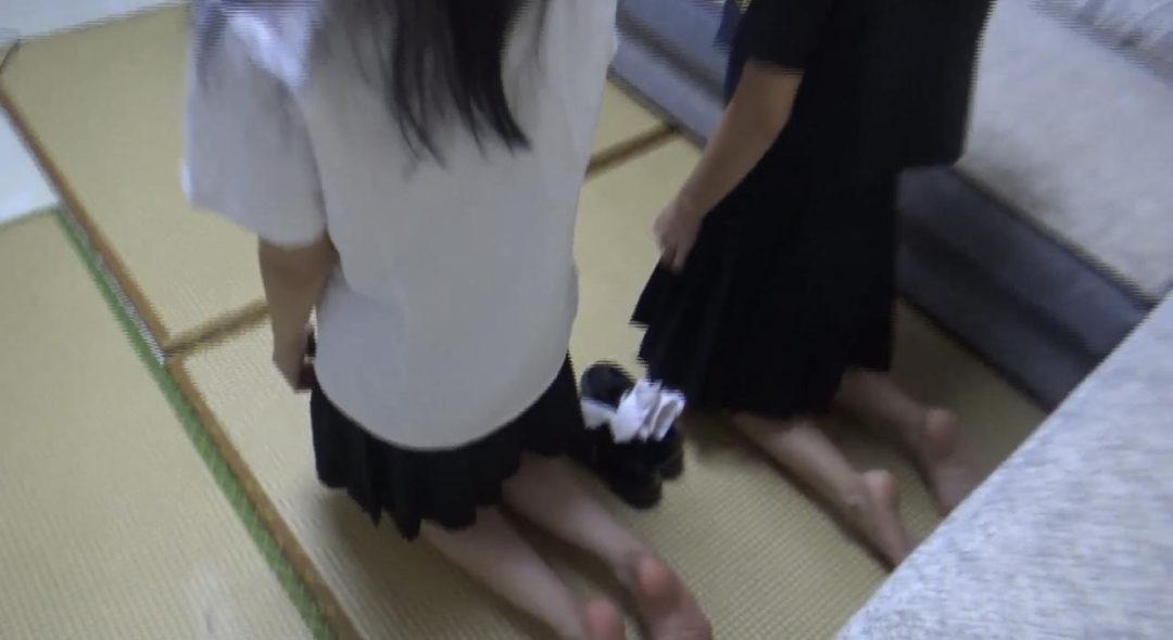 【琳媚】【雨晴】jk妹子不停磕头求饶 脱丝袜 脱袜子 拖鞋 裸足 好卑贱的语言-3