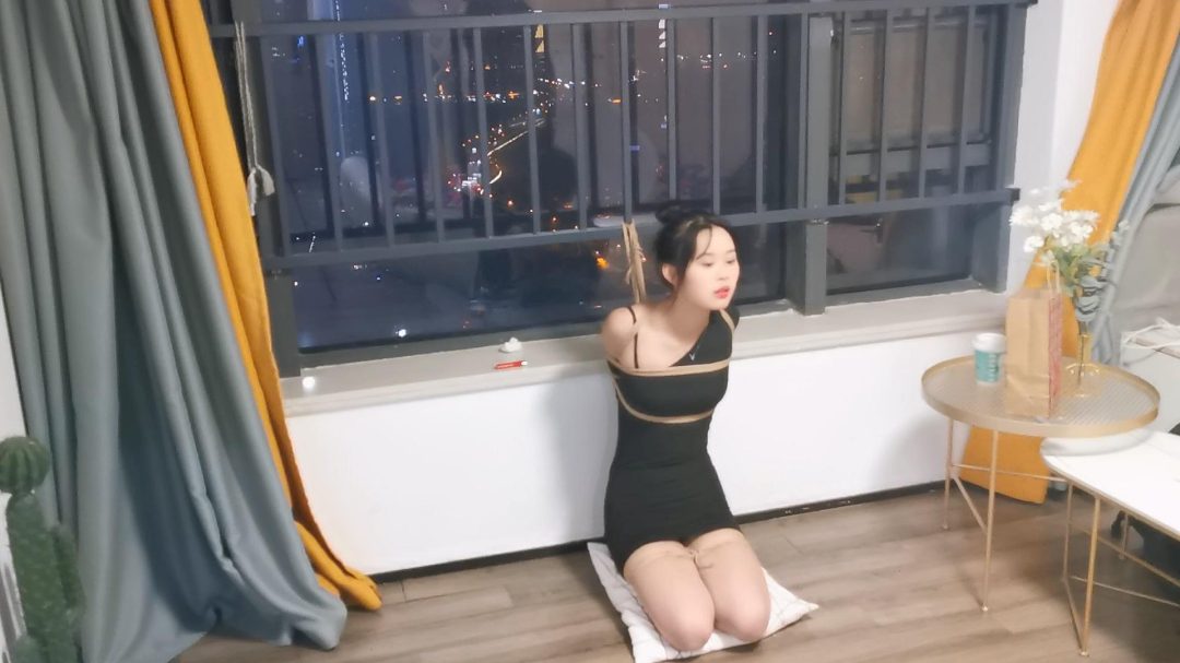 奥特曼定拍：小荣口塞直臂跪缚放置-4