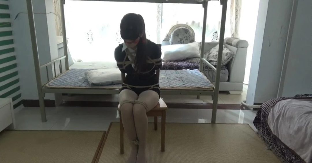【佳怡】定拍 瑜伽老师接待家长被捆绑玩弄 搔首弄姿各种tj 最终服从-4