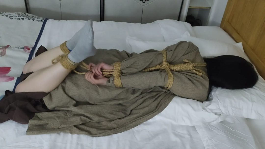 小悠直臂驷马挣扎-3