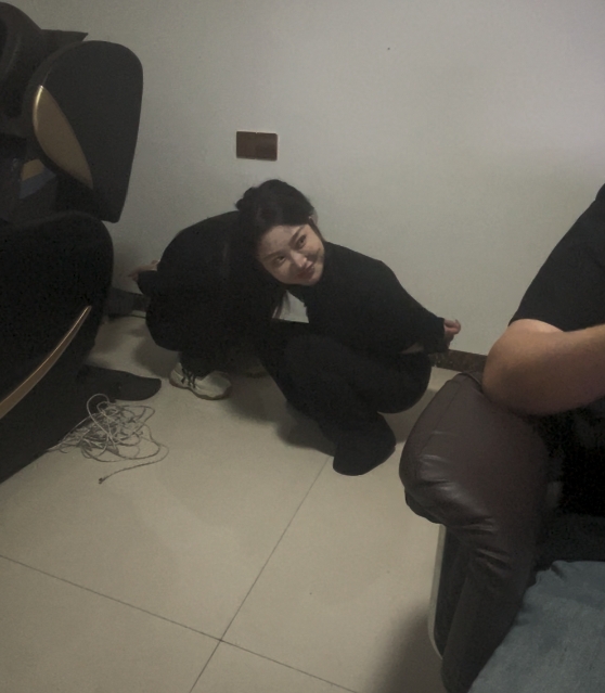 工作室信新来两个美女初调教-1