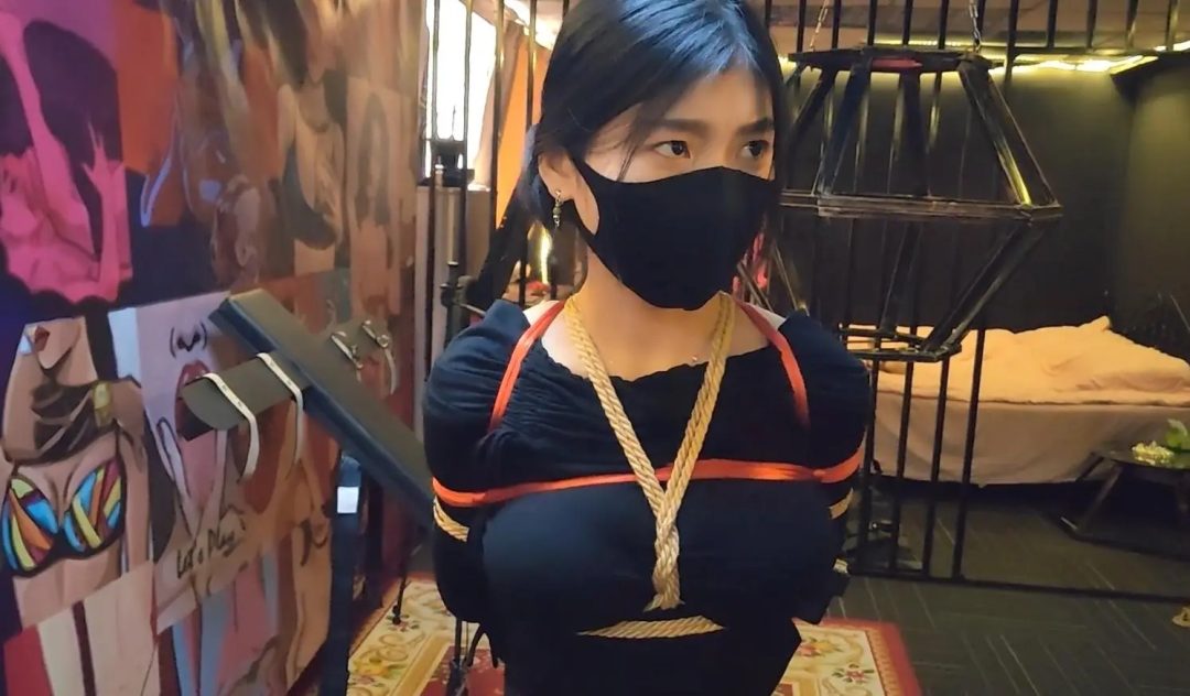 圈里小爱慕第一次拍摄 鞭打 炸裂的身材 很有感觉-4