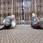 兩個女孩關係親密卻無法互相幫助 3