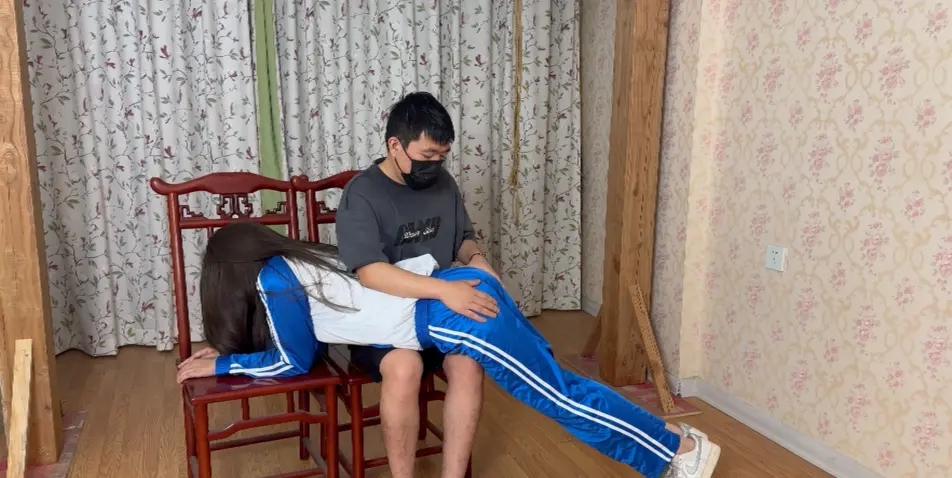 18岁女高中生上课不好好听课的后果（SP）-5
