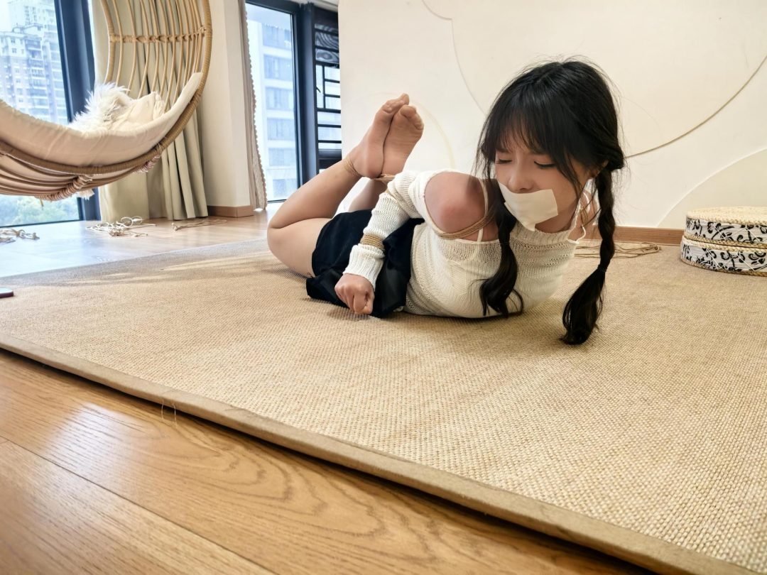 绳艺日常：新认识的小娜妹妹，初次体验被绑，挣扎到崩溃-2