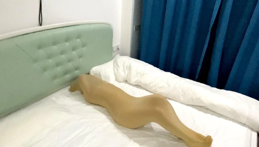 小姐姐肉色丝袜睡袋全包-1