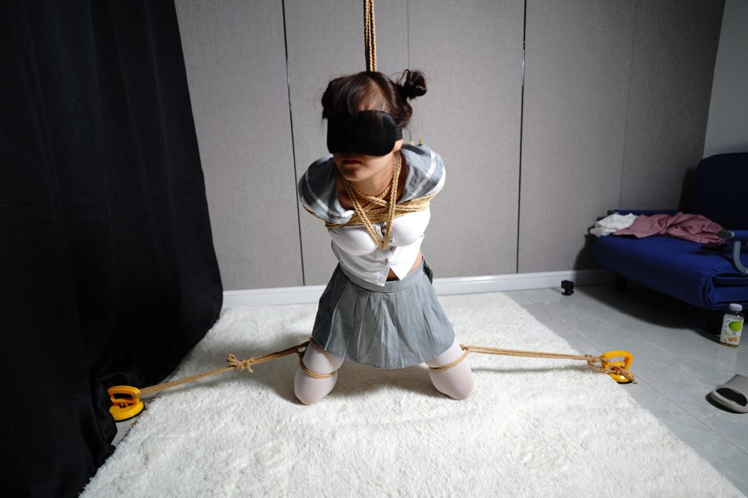 白丝袜与水手服妹妹的绳缚调教历险记-10