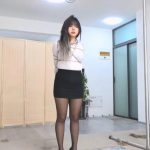 逍遥定拍：OL曼妮欧式紧缚后手吊强制弯腰流口水